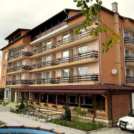 Family Hotel Lipite Tipchenitsa Eksteriør billede