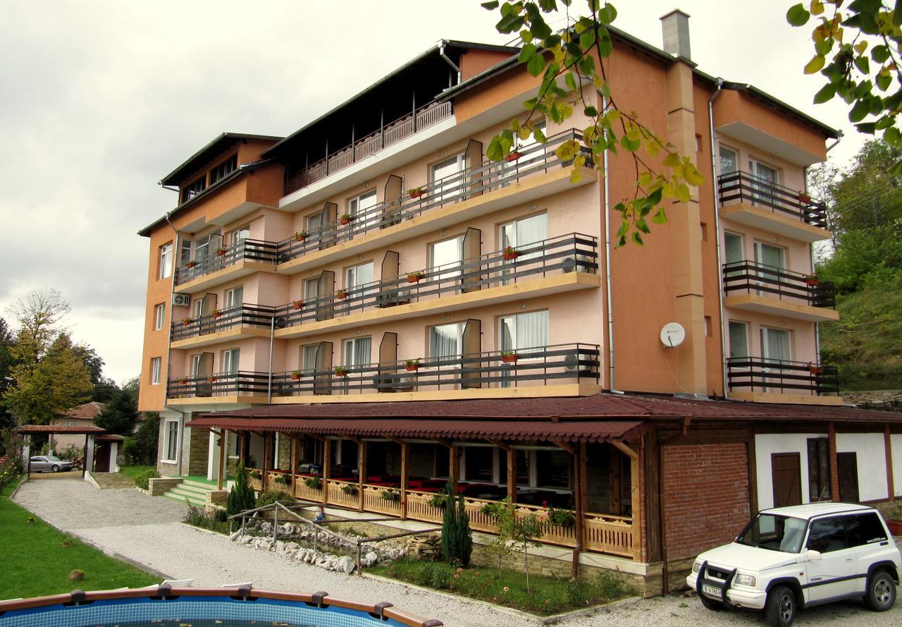 Family Hotel Lipite Tipchenitsa Eksteriør billede