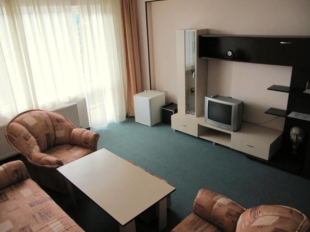 Family Hotel Lipite Tipchenitsa Eksteriør billede