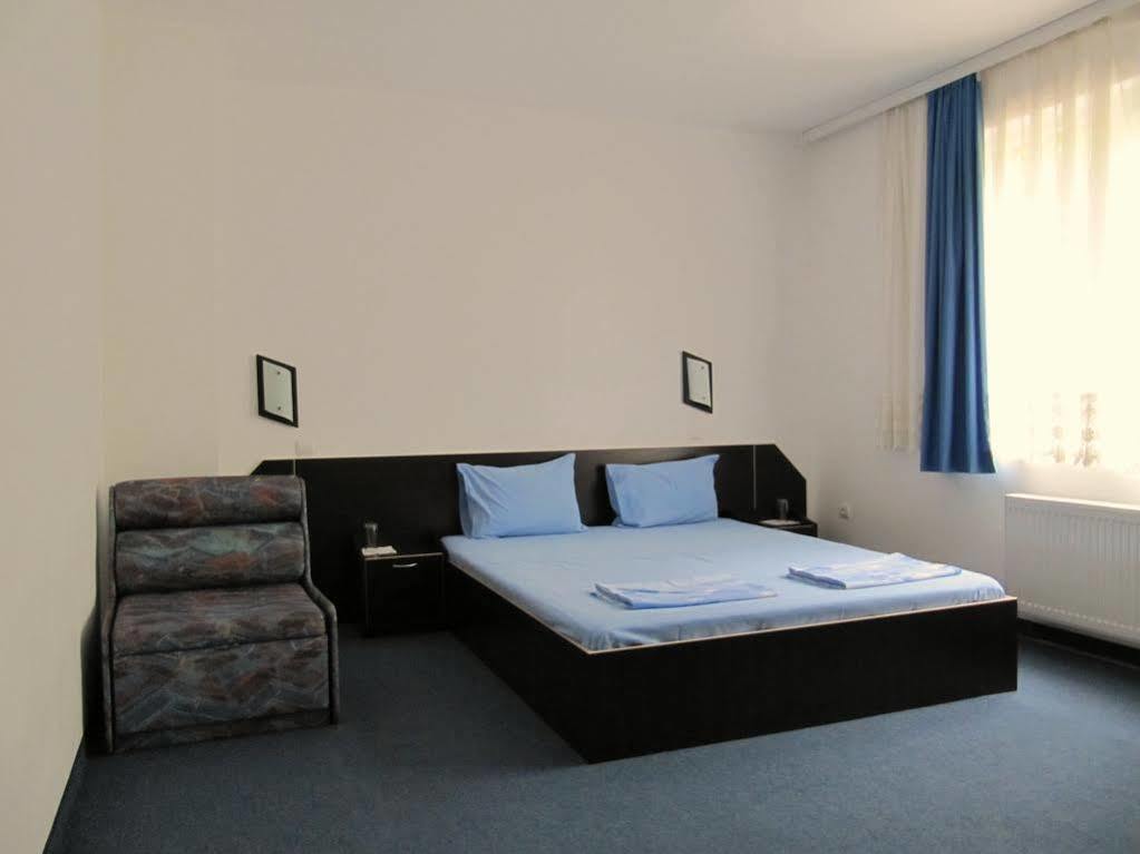 Family Hotel Lipite Tipchenitsa Eksteriør billede