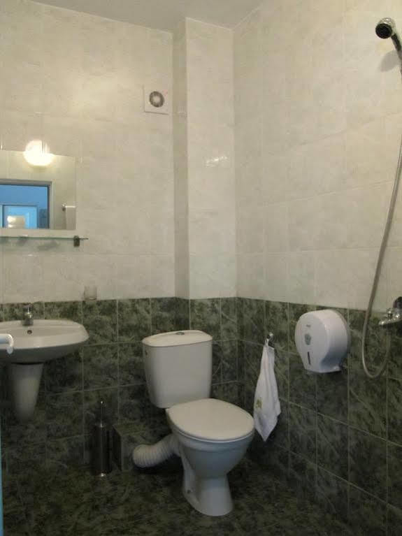 Family Hotel Lipite Tipchenitsa Eksteriør billede