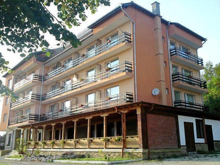Family Hotel Lipite Tipchenitsa Eksteriør billede